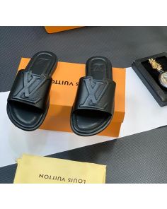 Lv slide black leather 